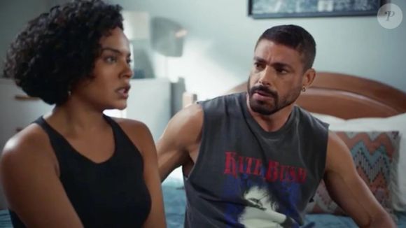 Fátima (Bella Campos) conta a César (Cauã Reymond) que está grávida e o clima esquenta na novela e o michê não gosta