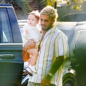 José Leonardo, filho caçula de Virginia e Zé Felipe, também estava todo estiloso.