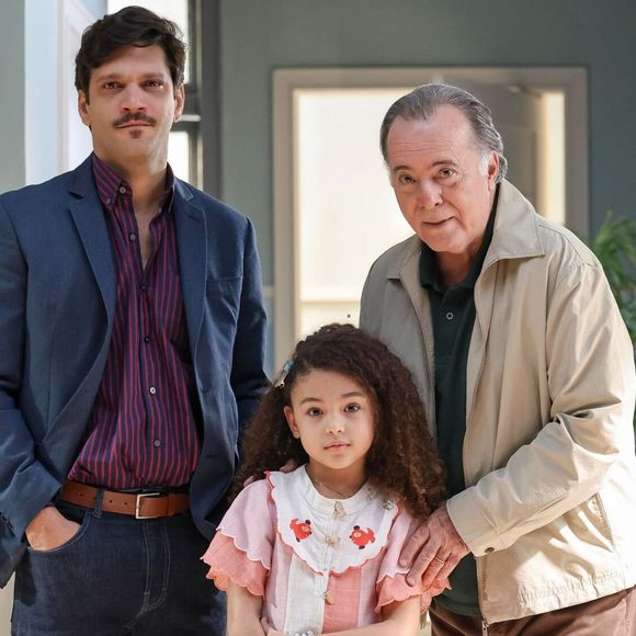 O que acontece com Sofia (Elis Cabral) em 'Dona de Mim'? Após morte de Abel (Tony Ramos), menia será deixada na praia por Vanderson (Armando Babaioff)