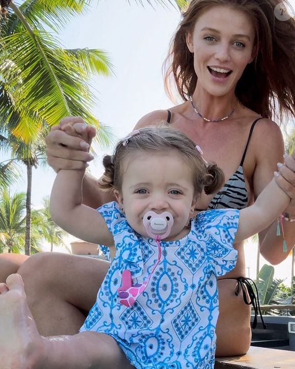 Cintia Dicker e Pedro Scooby são pais da pequena Aurora, nascida no fim de 2022 - foto de arquivo