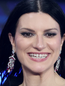 Laura Pausini, 52 anos: ‘Minha pele é boa porque gosto muito de fazer amor. Faz a gente sorrir. É uma revolução de felicidade’