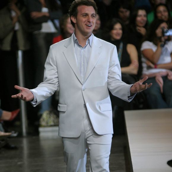 ‘Você vê o que é o Luciano Huck. Se alguém disser: desenhe um paulista, como o paulista se veste, como ele fala, corta o cabelo, como é a casa dele…’, iniciou Regina Casé