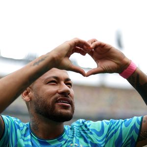 O que Sócrates dizia sobre felicidade? A reflexão do filósofo grego propõe valorizar o presente e repensar a busca constante por novas conquistas