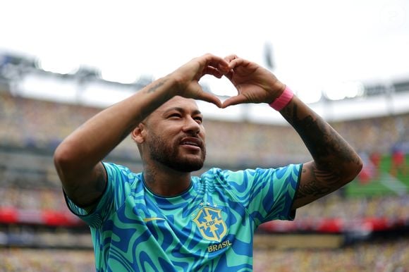 O que Sócrates dizia sobre felicidade? A reflexão do filósofo grego propõe valorizar o presente e repensar a busca constante por novas conquistas