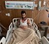 Uma foto de Gusttavo Lima no hospital também foi compartilhada no álbum do sertanejo