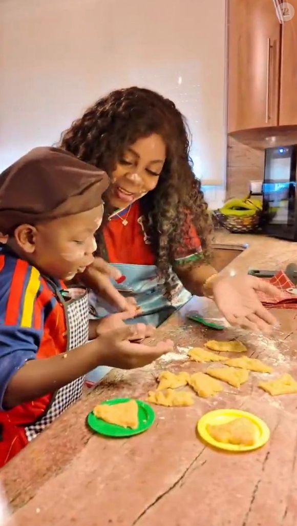 Entre os momentos que fizeram Keyne cair nas graças da internet está um vídeo em que ele prepara uma receita com Sheila Ebana. O pequeno encanta ao falar os ingredientes em espanhol e diverte os seguidores ao quase não resistir a uma colher cheia de açúcar
