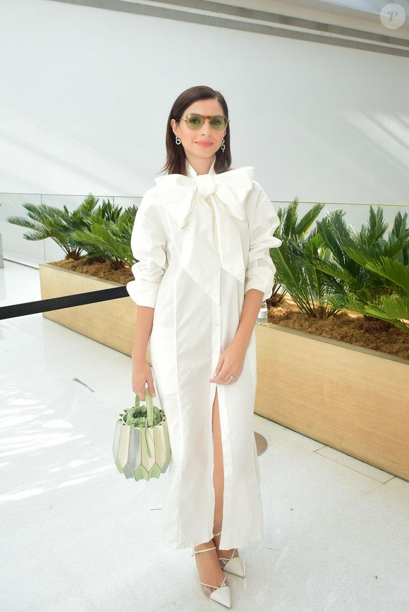 Giselle Batista escolheu uma peça com design tridimensional para acompanhar um desfile da SPFW no shopping Iguatemi JK, em São Paulo