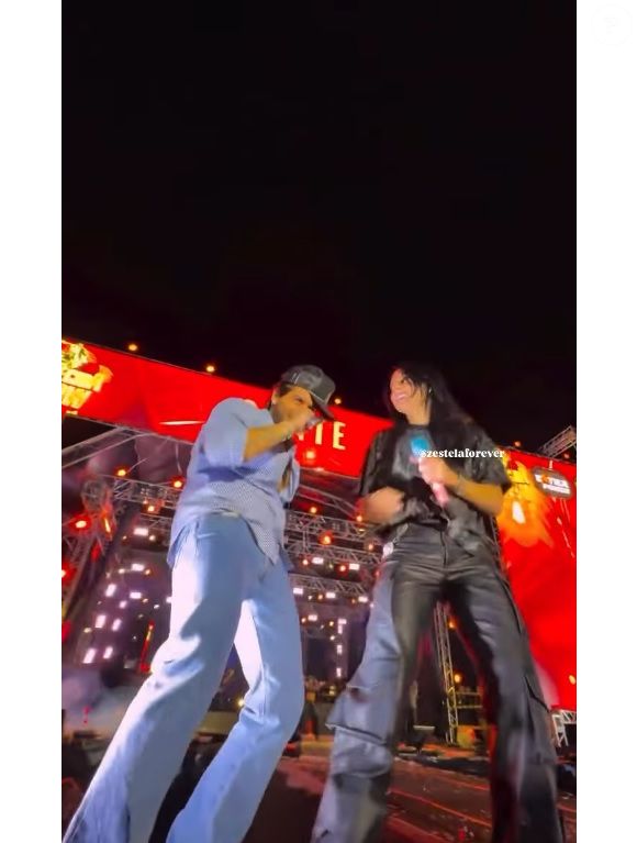 Ana Castela acompanhou do palco show de Zé Felipe em Aparecida de Goiânia na madrugada de 28 de setembro de 2025; depois, cantor chamou a Boiadeira para cantarem juntos