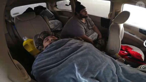 Dominic tinha 305 quilos e morava em uma van com o irmão após ser despejado de casa