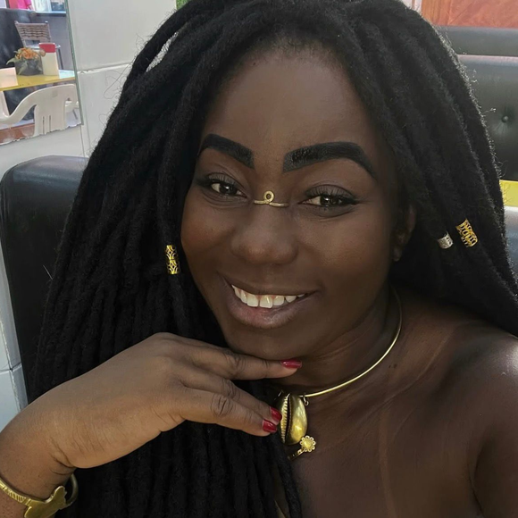Carla Akotirene criticou Virgínia Fonseca após vídeo da influenciadora beijando um macaco viralizar nas redes. A pesquisadora falou em racismo recreativo e ainda apontou machismo de Vini Jr.