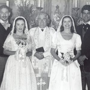 Debora Bloch com Luciana Braga, Eduardo Moscovis, Juca de Oliveira e Tuca Andrada em foto da novela 'As Pupilas do Senhor Reitor' (SBT, 1994-1995)