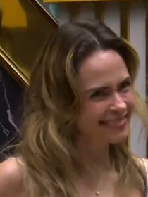 ‘Perdeu a chance de…’: look all white de Ana Paula Renault na final do ‘BBB 26’ frustra fãs - e o motivo não é o fato de ser basiquinho!
