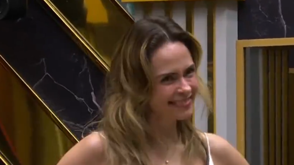‘Perdeu a chance de…’: look all white de Ana Paula Renault na final do ‘BBB 26’ frustra fãs - e o motivo não é o fato de ser basiquinho!