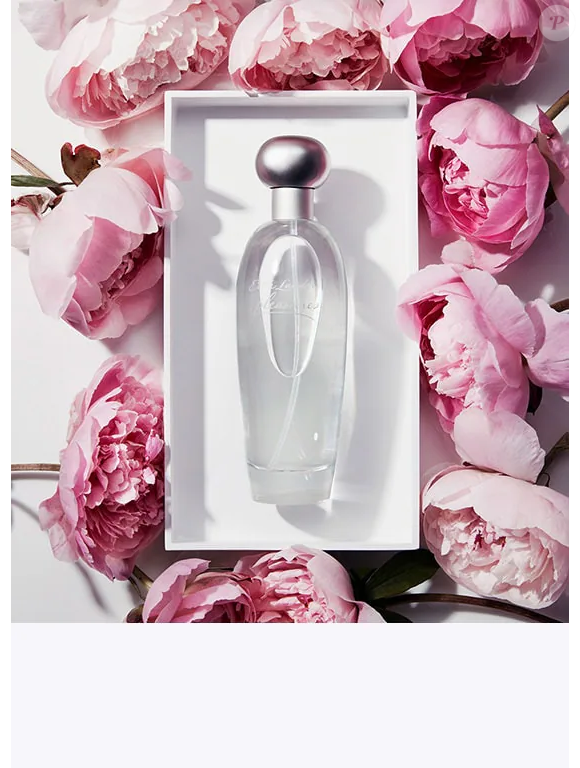 "Qualquer que fosse a fragrância, eu queria que ela tivesse uma qualidade de textura elusiva", declarou Evelyn Lauder sobre a criação do Pleasures. Segundo a marca, a proposta foi alcançada com uma composição que se abre como uma flor no calor do sol, entregando seu perfume aos poucos