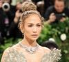 Jennifer Lopez não comenta sobre o assunto e chegou a abandonar uma sessão de autógrafos ao ser questionada sobre Diddy