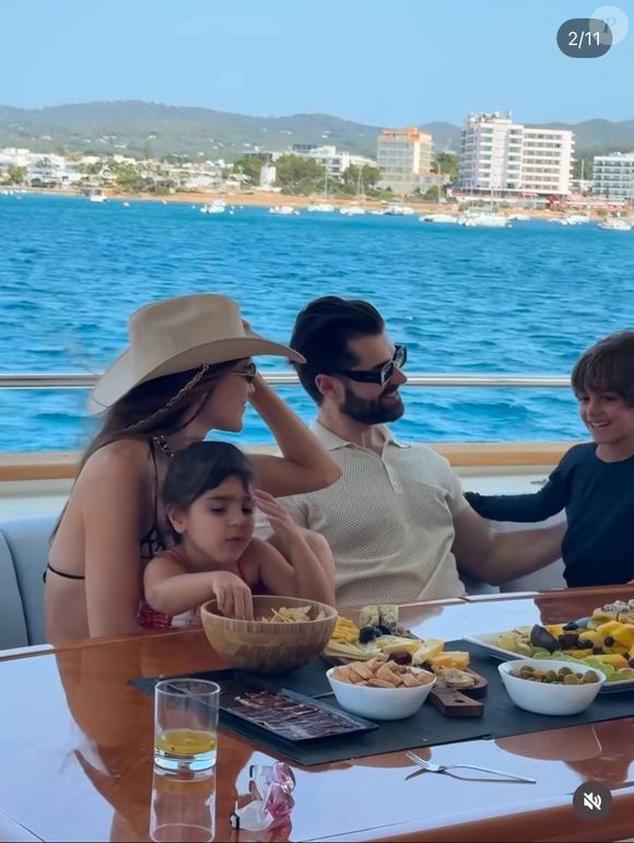 Cantor compartilha reflexão sobre sucesso e família ao mostrar machucados sofridos durante viagem com Romana Novais