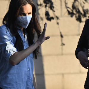 Ainda segundo a revista, Meghan Markle e Harry foram duramente criticado diante dos esforços de ajuda em Los Angeles.