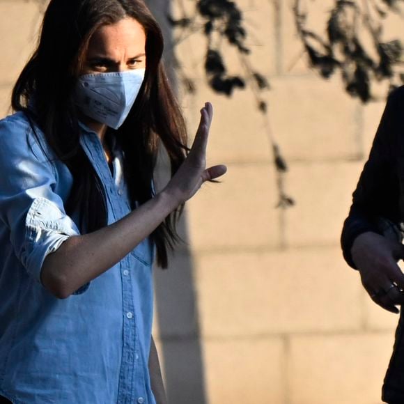 Ainda segundo a revista, Meghan Markle e Harry foram duramente criticado diante dos esforços de ajuda em Los Angeles.