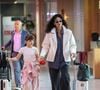Débora Nascimento e a filha, Bella Loreto, de 8 anos, foram fotografadas no Aeroporto Santos Dumont, no Rio de Janeiro