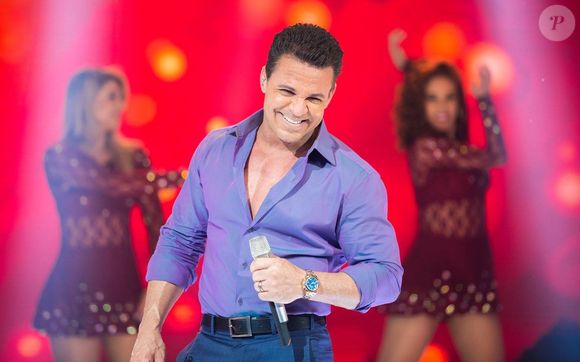 No programa 'Hora do Faro', Eduardo Costa já apareceu com um visual diferenciado