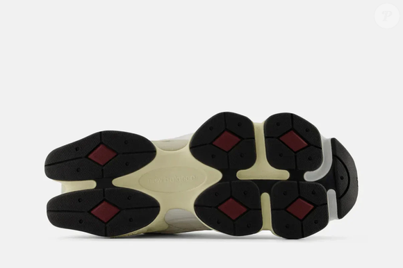 O conforto é um dos principais diferenciais do New Balance 9060. Equipado com as tecnologias ABZORB e SBS, o modelo foi desenvolvido para oferecer amortecimento e absorção de impactos durante a rotina diária