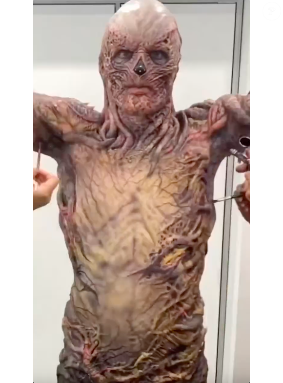 Último retoque de Vecna para 'Stranger Things' é feito nas axilas, com maquiagem artística