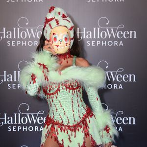 Anitta acabou virando assunto nas redes sociais, não apenas pela performance, mas pela escolha da fantasia