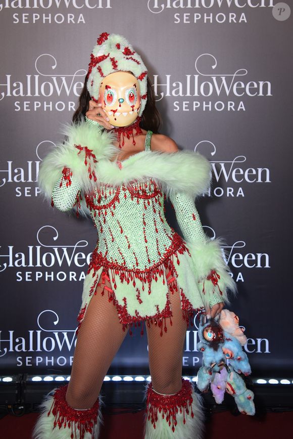 Anitta acabou virando assunto nas redes sociais, não apenas pela performance, mas pela escolha da fantasia