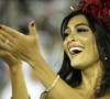 emoção de ver a bateria pela primeira vez se transformou em carreira na avenida. Juliana Paes interage com o público no Carnaval de 2012 da Viradouro
