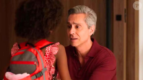 Marco Aurelio (Alexandre Nero) parece que esqueceu Sarita (Luara Telles), sua sobrinha que tanto ama