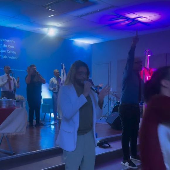 O pastor da igreja que Andressa Urach usa sapatos de salto alto