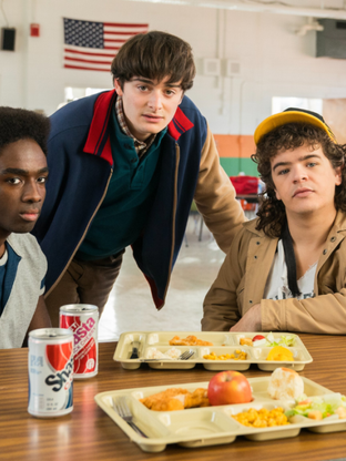 Ele cresceu! Aos 21 anos, ator de 'Stranger Things' assume novo namorado