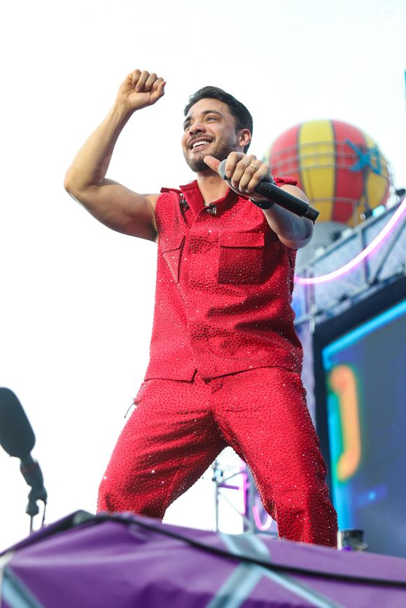 Wesley Safadão recebeu críticas por manter o show, como mostram comentários no perfil de Leo Dias no Instagram