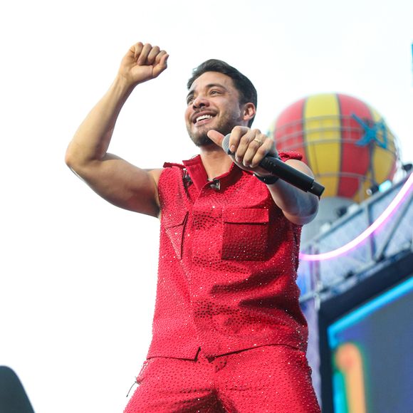 Wesley Safadão recebeu críticas por manter o show, como mostram comentários no perfil de Leo Dias no Instagram