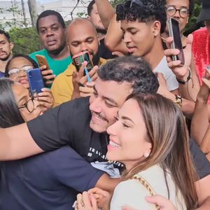 Patrícia Abravanel posou para muitas fotos com fãs