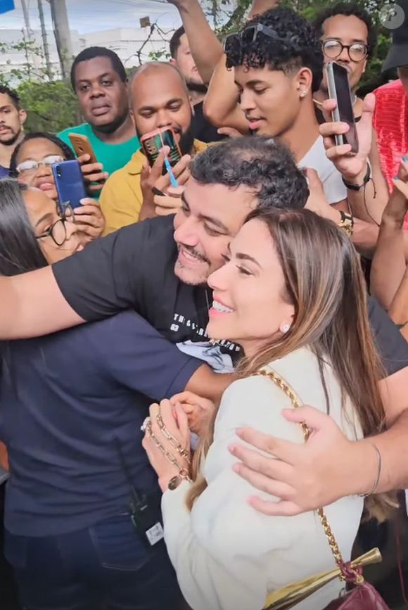 Patrícia Abravanel posou para muitas fotos com fãs