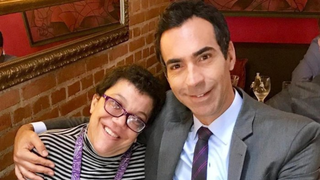 ‘Precisei intervir em situações bem violentas': a comovente relação de César Tralli com irmã mais nova, portadora de síndrome muito rara