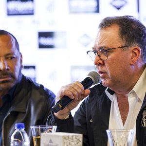 Novo CT do Santos é inaugurado com apoio da NR Sports, empresa que cuida da carreira de Neymar; presidente do Santos Marcelo Teixeira e Neymar Pai celebram parceria durante o evento.