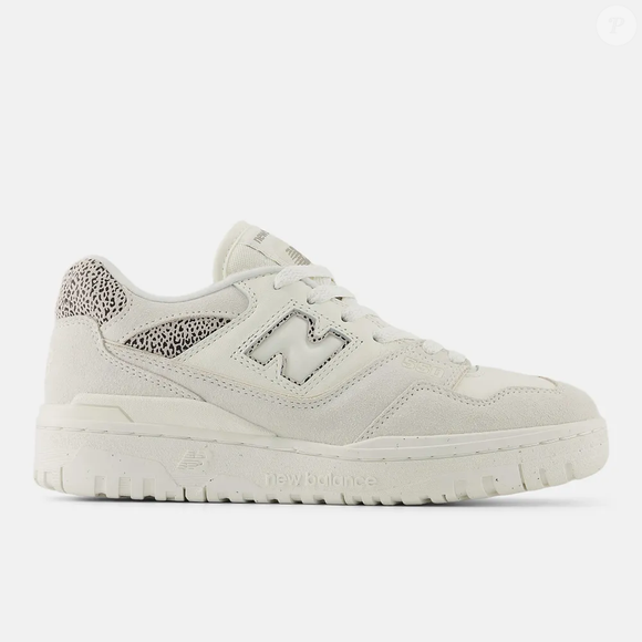 Com visual sofisticado e pegada retrô, o New Balance 550 em tom de “manjar branco” surge como aposta fashion para mulheres que buscam conforto sem abrir mão da elegância