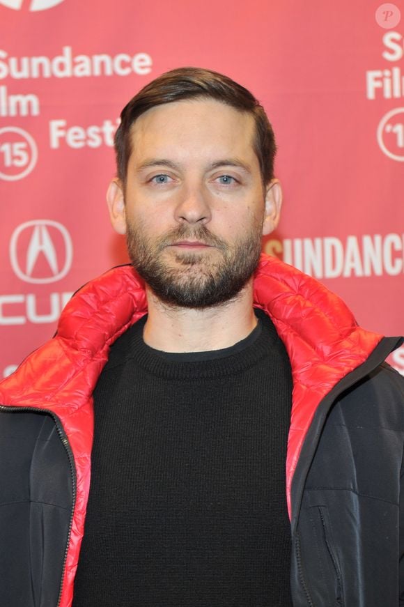 Tobey Maguire ficou marcado como Peter Parker nos cinemas, mas sua trajetória também inclui reflexões pessoais sobre família e educação infantil