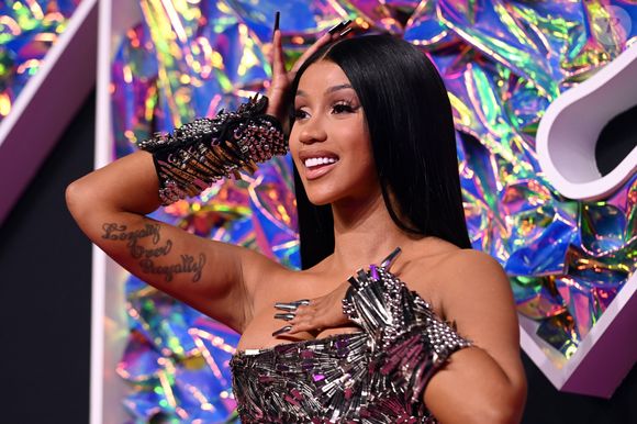 Cardi B acusou Offset de traição e expôs mensagens de texto insistentes do ex-marido
