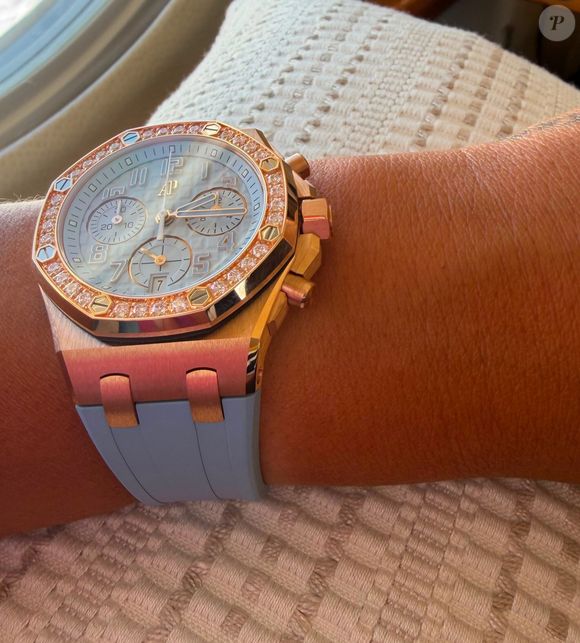 Antonela Roccuzzo chamou atenção ao usar um Audemars Piguet Royal Oak Offshore Lady, avaliado em cerca de R$ 242 mil, durante a campanha da Argentina na Copa do Mundo de 2026