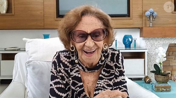 Laura Cardoso avaliou triângulo amoroso na TV aos 73 anos em novela da Record: 'Se a pessoa tiver que se apaixonar, tenha a idade que tiver, vai se apaixonar. Está de pé, está viva, por que não?'