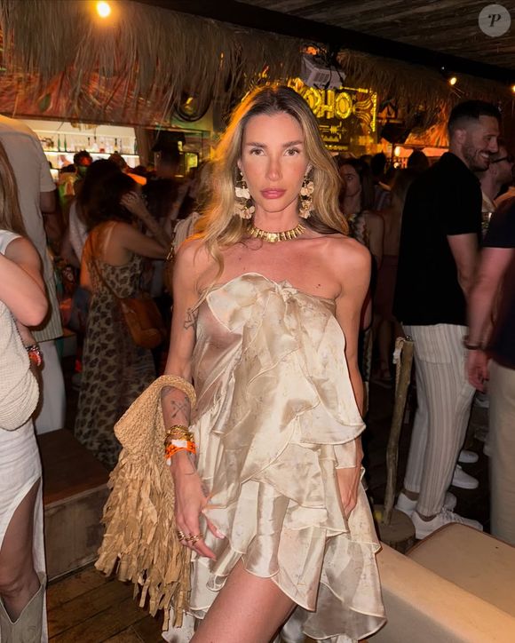 Hoje aos 34 anos, Aline Gotschalg está esbanjando beleza e saúde nas redes sociais. Que antes e depois, hein!