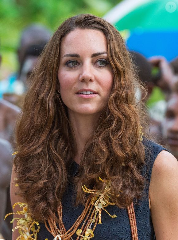 Durante a turnê do Jubileu de Diamante pelo Extremo Oriente, Kate Middleton revelou seus verdadeiros cachos