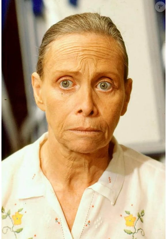Dona Milu da novela 'Tieta', Miriam Pires ficou famosa pelo seu bordão 'Mistéééério'.