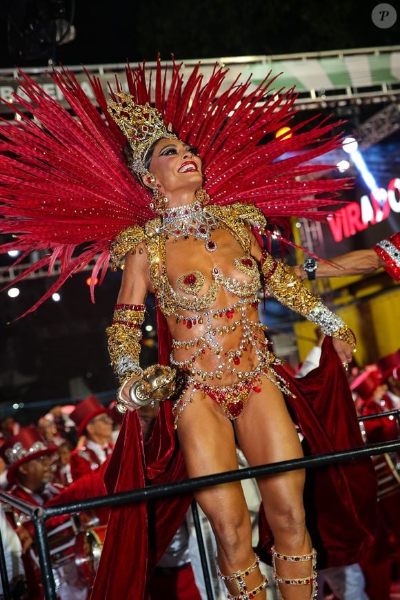 Juliana Paes exibiu um sutiã em formato de coração