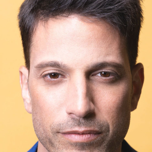 Relatos de bastidores indicam que Marco Antonio Gimenez teria quebrado objetos dentro do imóvel e arrancado a porta da geladeira durante momento de fúria