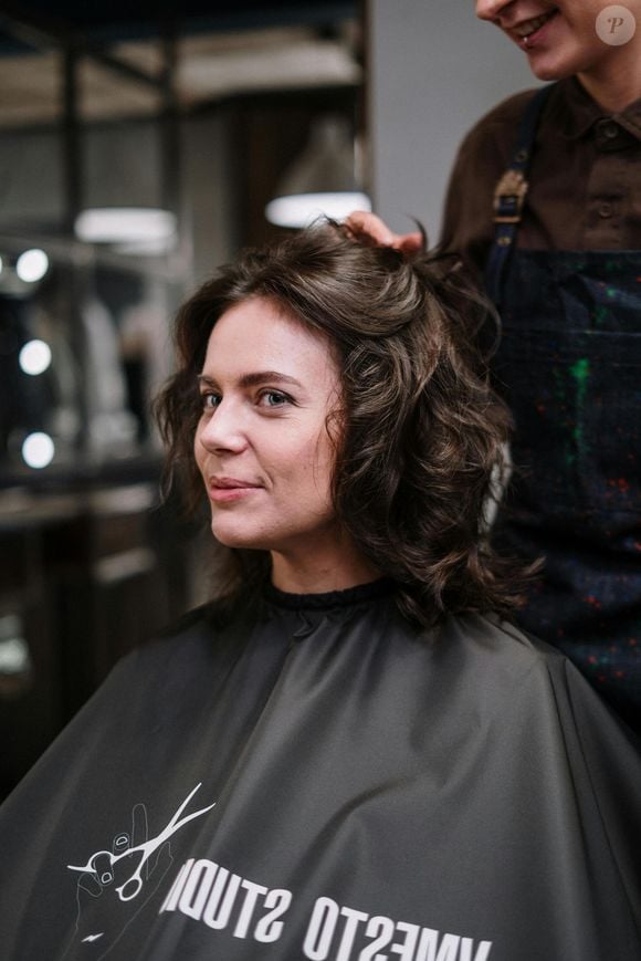 As francesas sabem como rejuvenescer o rosto a partir de cortes de cabelo