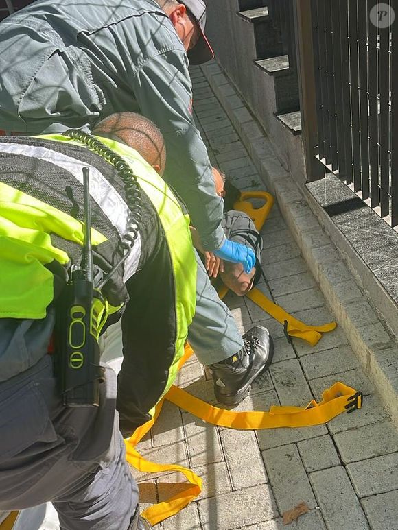 MC Livinho usou as redes sociais nesta terça-feira (29) para relatar aos fãs que sofreu um grave acidente e está internado na Unidade de Terapia Intensiva (UTI)